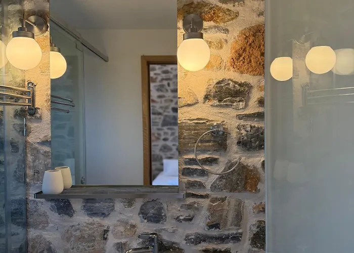 Filotimia Schoinoussa