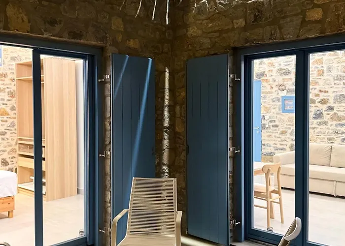 Filotimia Schoinoussa