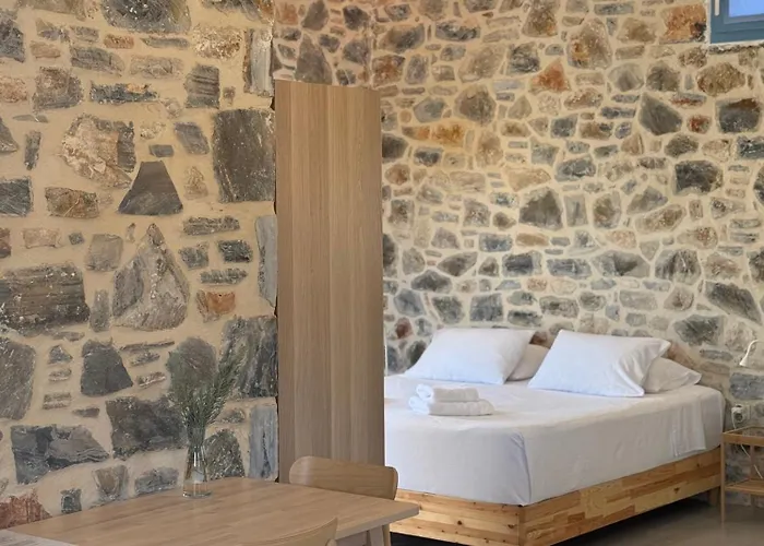 Filotimia Schoinoussa